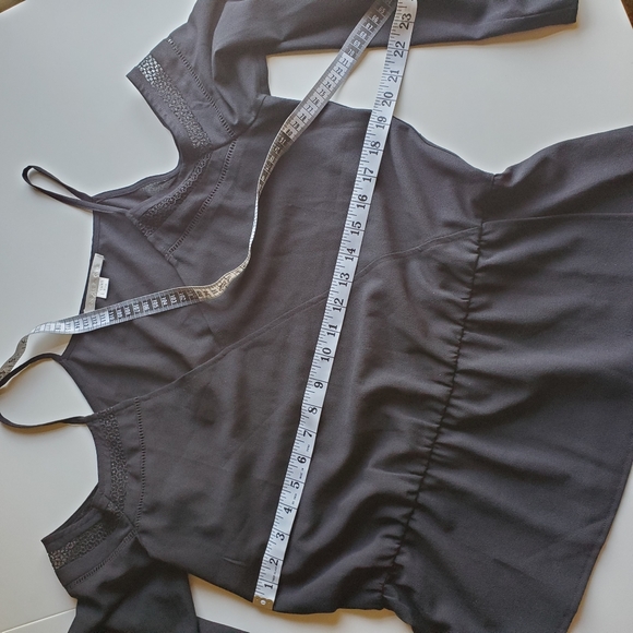 cooper & ella cold shoulder 3/4 sleeve black blouse with crochet detail - Picture 8 of 8